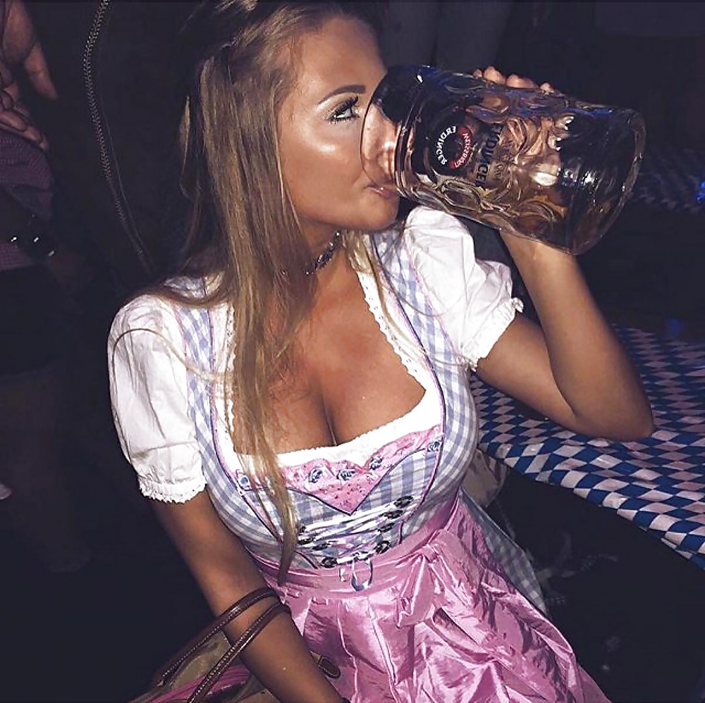 Sexy Dirndl Girls 114 11