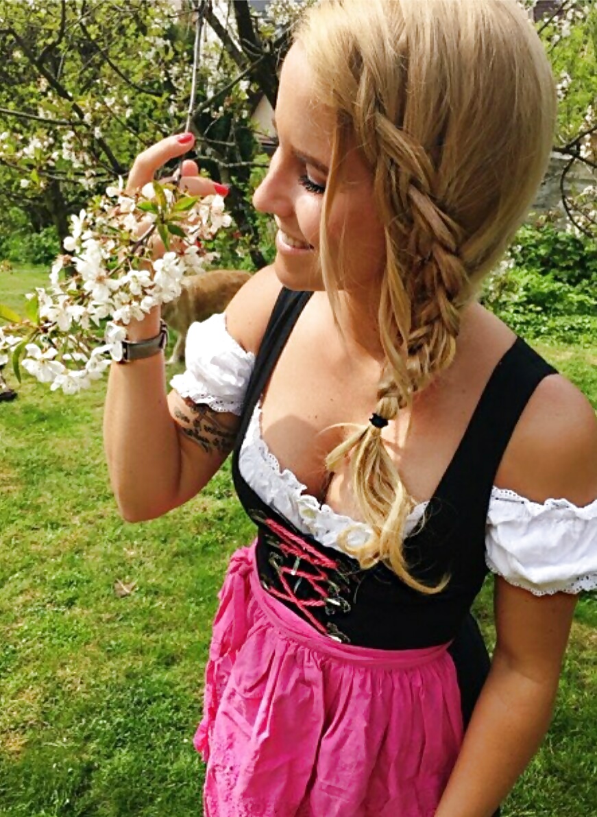 Hot Girls in Dirndl 45 8