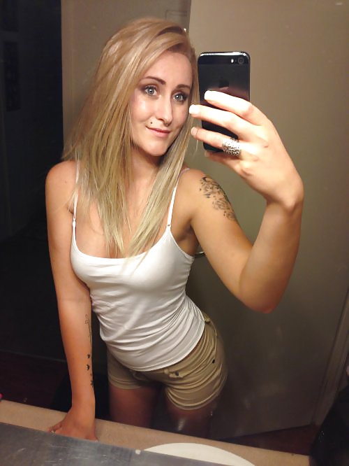 I found on Facebook (Selfie Amateur) 24