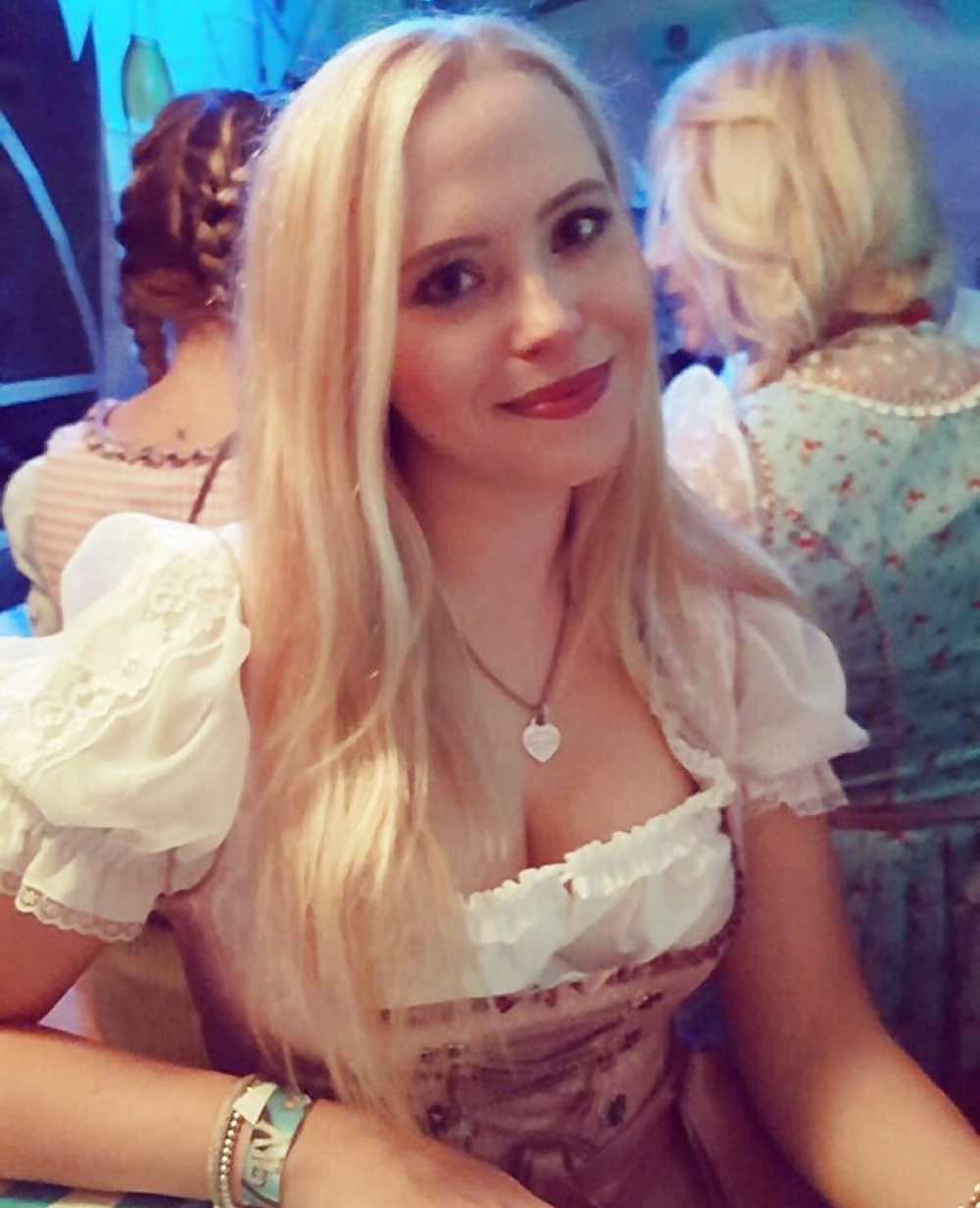 Sexy Dirndl Girls 99 2