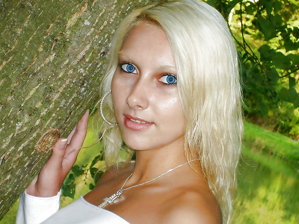 BLUE-EYED RUSSIAN SEX-BOMB 19