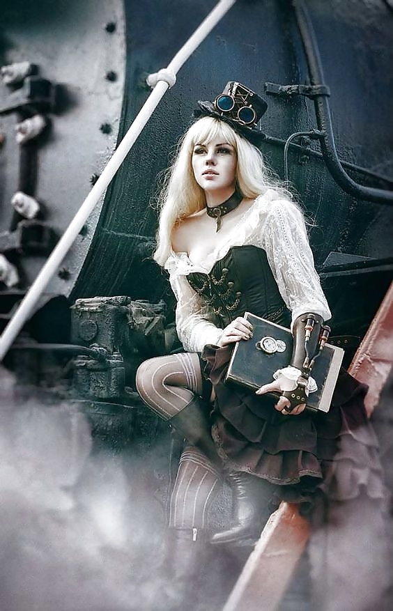 Steamy Steamtrain Girls 15