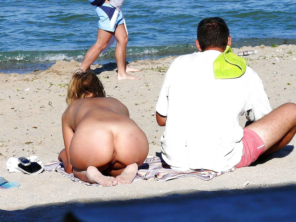 A nice view from behind on the beach...1 10