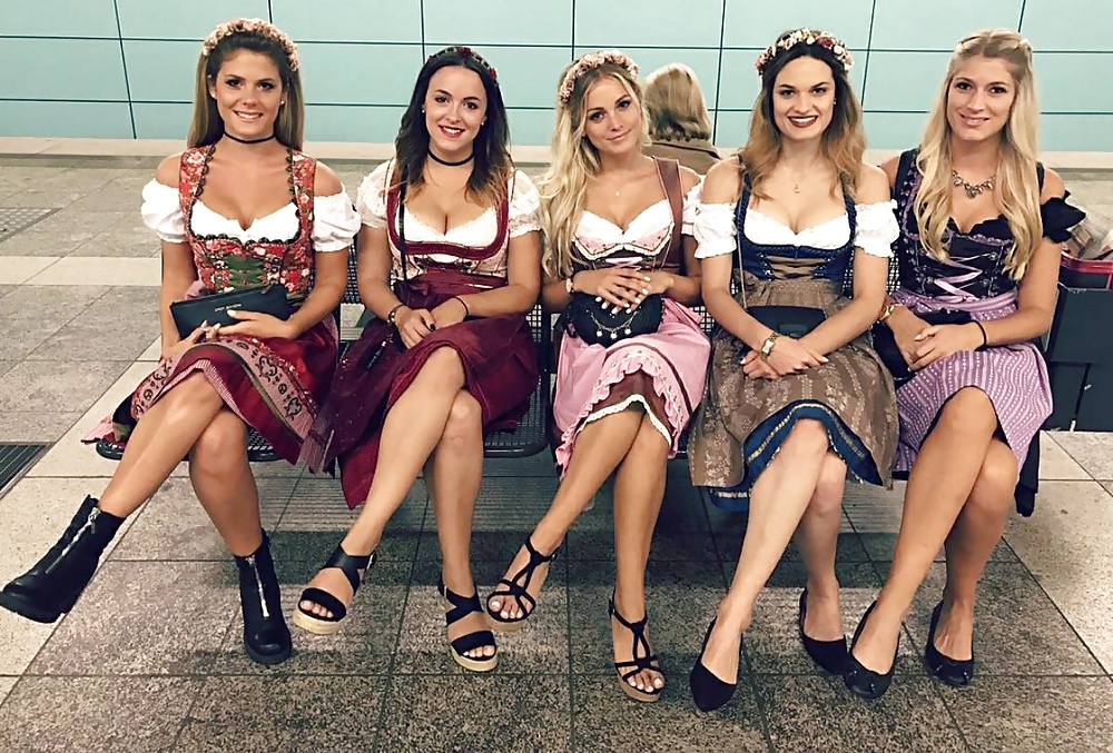 Sexy Dirndl Girls 107 11